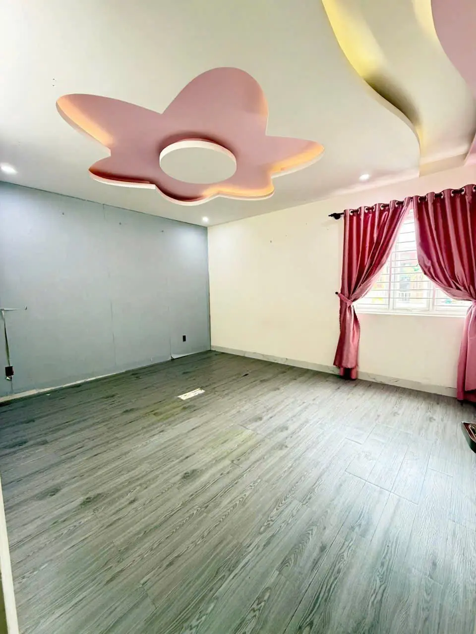 Bán căn nhà 1T2L đẹp đường Hùng Vương