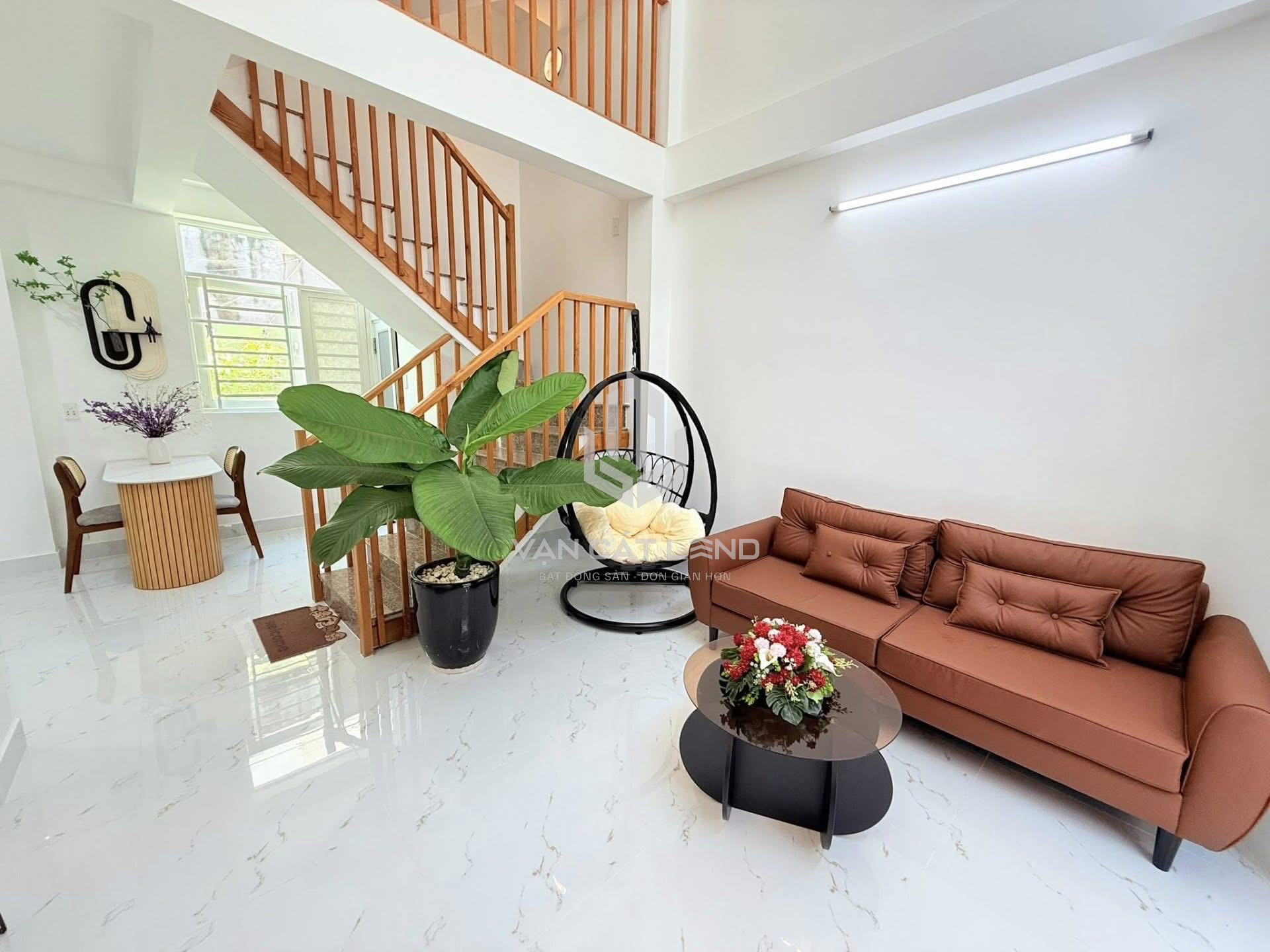 Bán nhà mới đẹp 1 trệt 2 lầu  hẻm  Bà Triệu